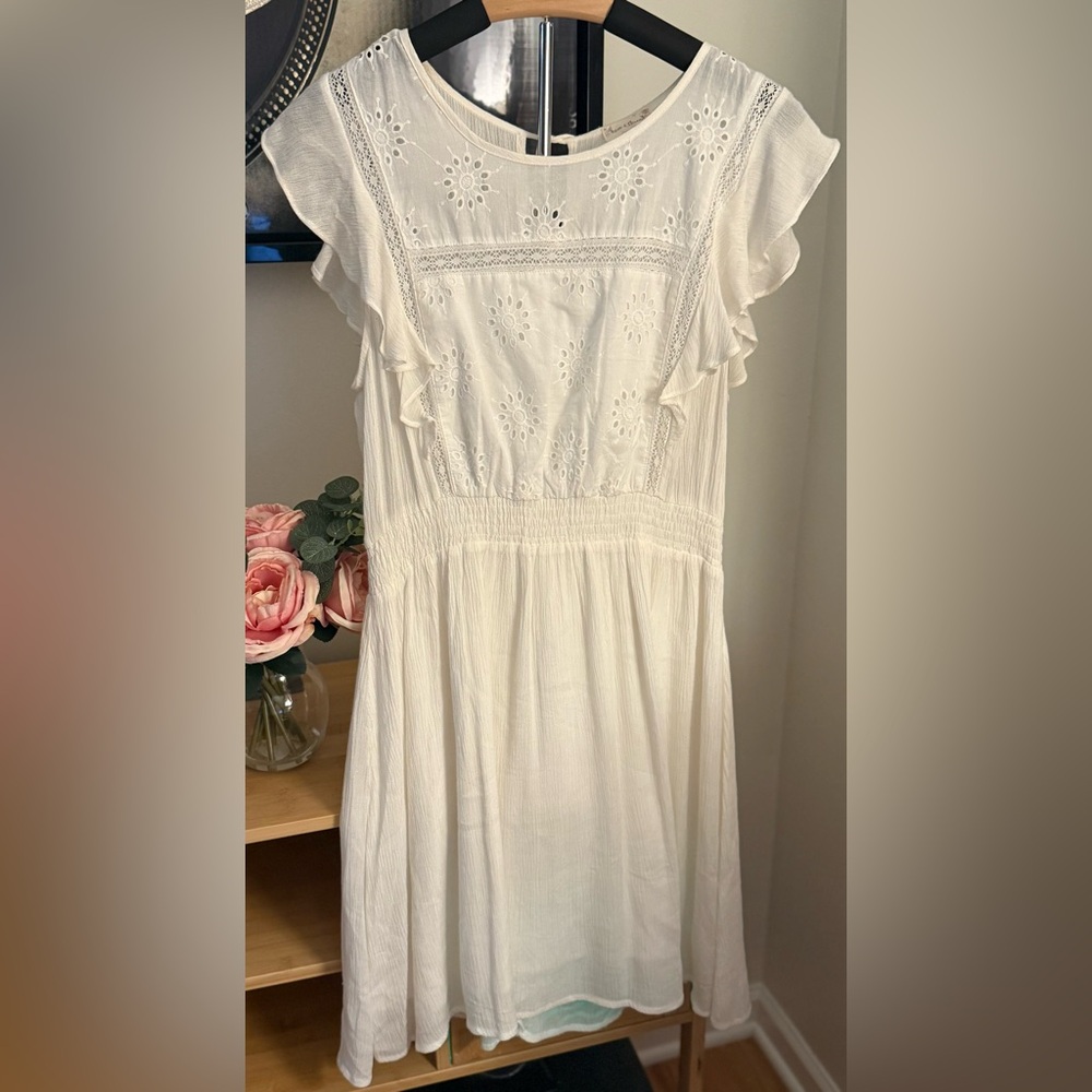 Hem & Thread White Flutter Dress Size Large - Picture 2 of 5